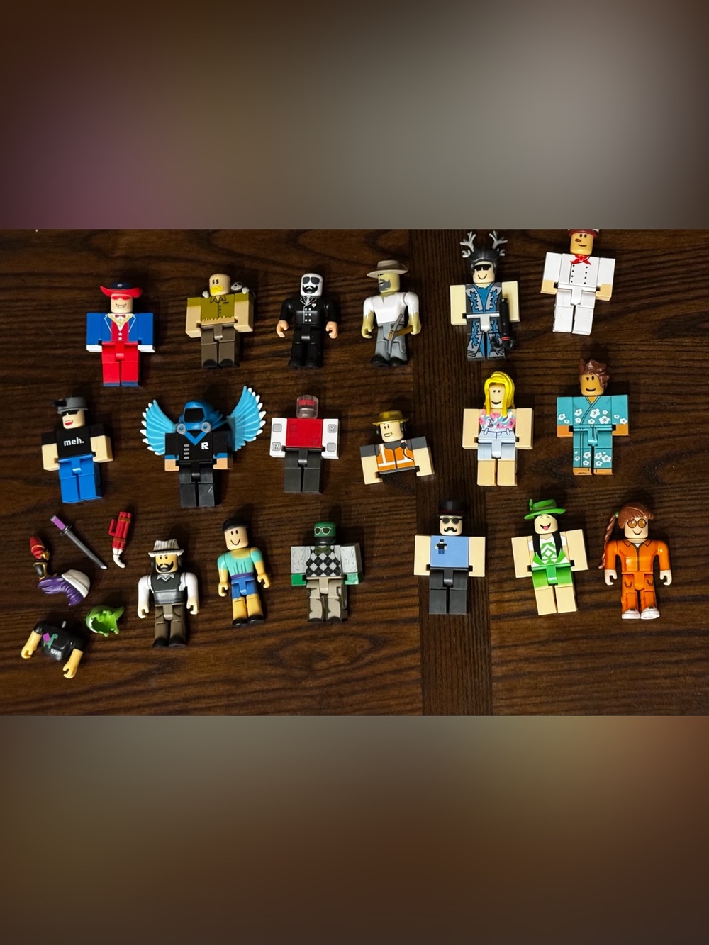 Roblox lot of toys figures and accessories